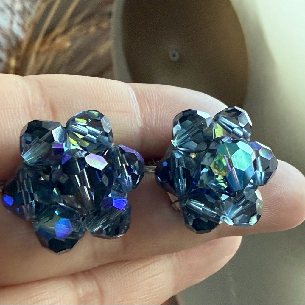 Laguna | Vintage | 1960’s Blue Aurora Borealis Beads Clip On Silver Earrings